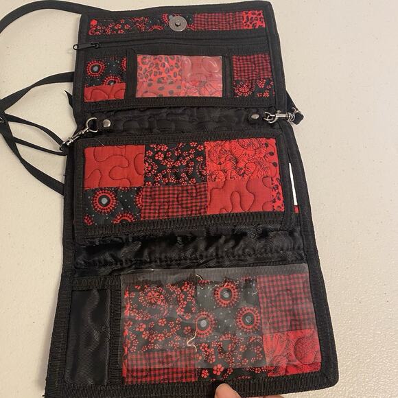 Donna Sharp Quilted Black Red Floral Crossbody Wallet Purse Cards Holder VTG - Picture 6 of 7